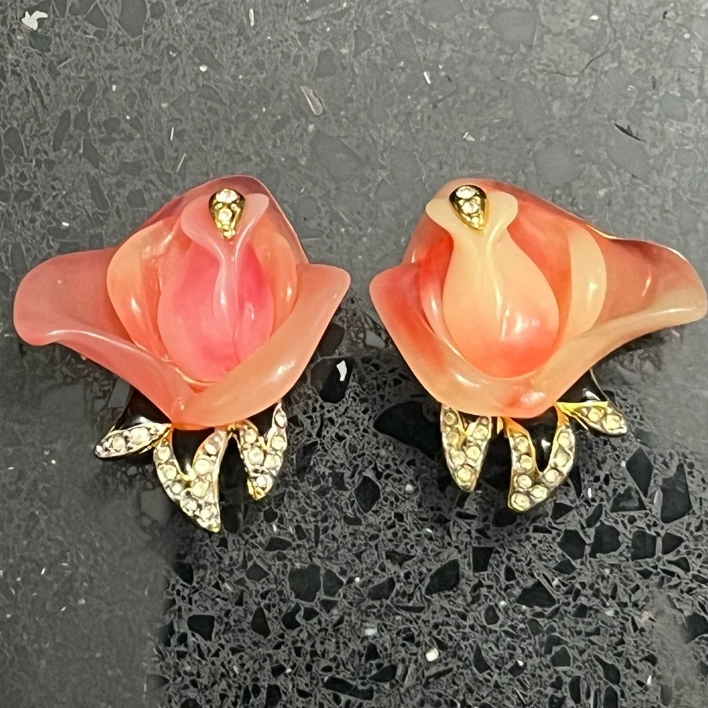 Kenneth Jay Lane KJL pink rose black enamel crystal clip on earrings Vintage QVC - Picture 1 of 4